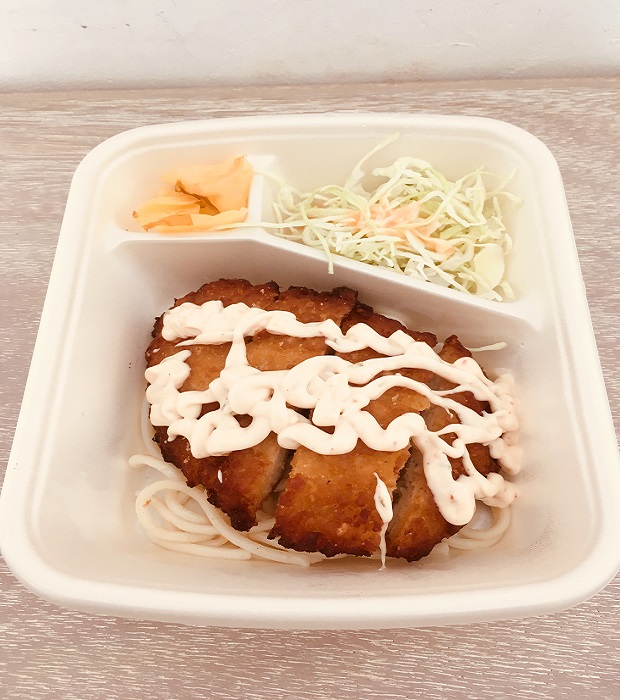 チキン南蛮弁当の写真