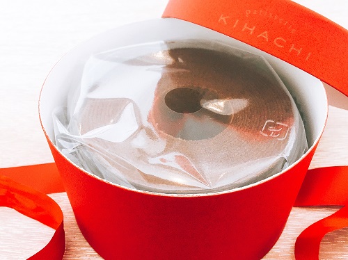 KIHACHI ショコラバームクーヘンの箱を開けた写真