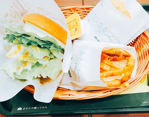 クリームチーズテリヤキバーガー オニポテセットとチキンナゲットの商品写真