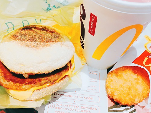 ソーセージエッグマフィンのセット写真