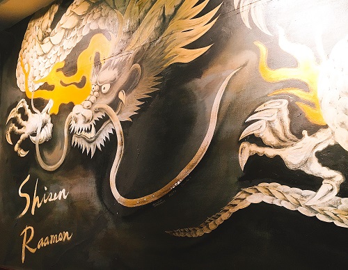 四川拉麺の店内