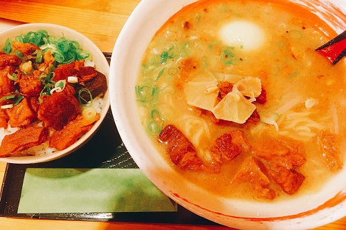 牛三ラーメンと和牛すじ丼