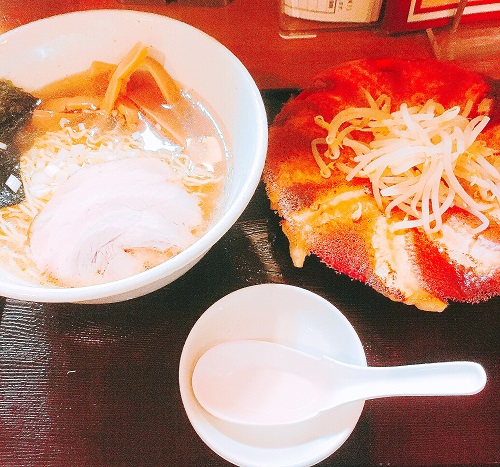 浜太郎の赤餃子と塩ラーメン