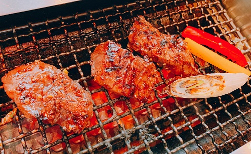 叙々苑のハラミ厚切焼の焼き上がり