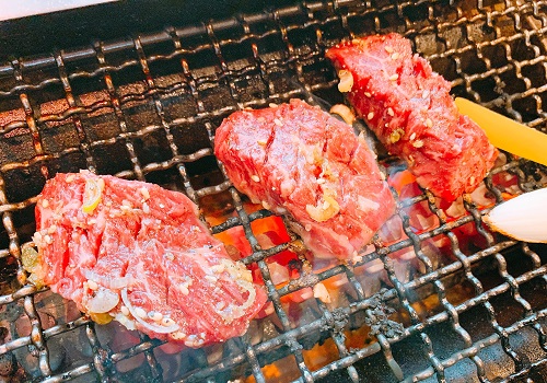 叙々苑のハラミ厚切焼の炭火焼