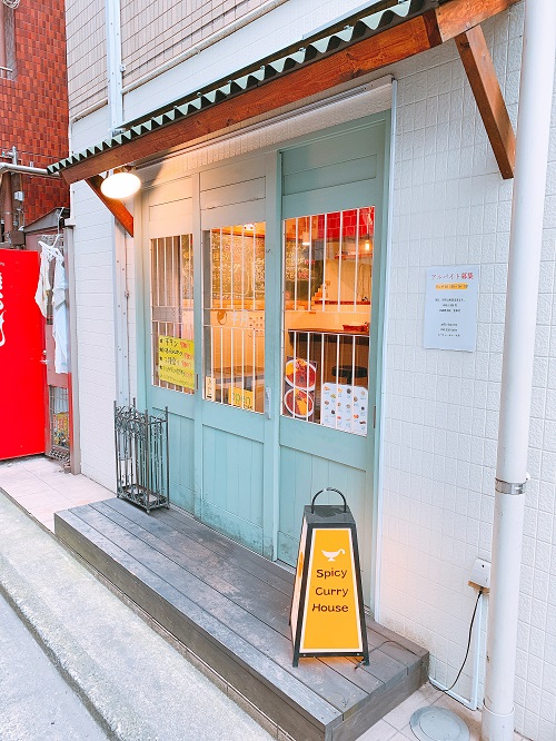 新宿半月の入口