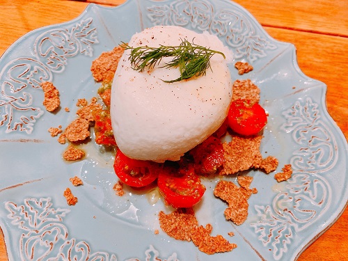 チーズチーズカフェのとろけるブッラータ