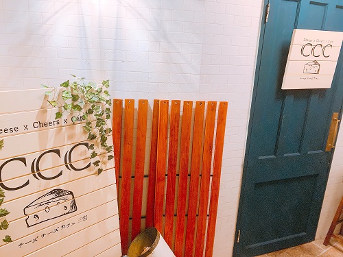 チーズチーズカフェの入口