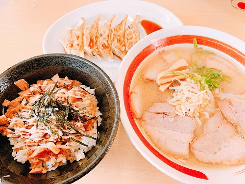 支那そば三八の支那そば肉入と肉飯