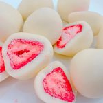 苺の酸味とホワイトチョコの甘さがBerry good!神戸フランツさんの神戸苺トリュフ♡