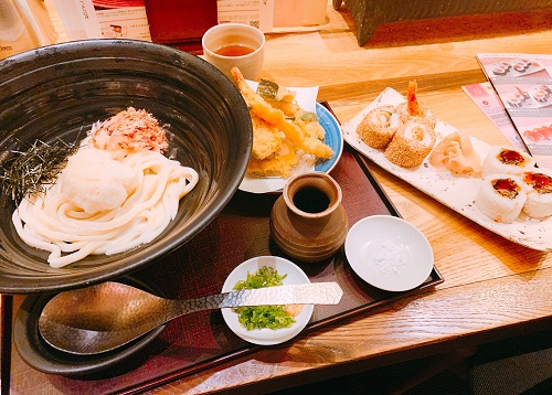 つるとんたんのうどんとお寿司