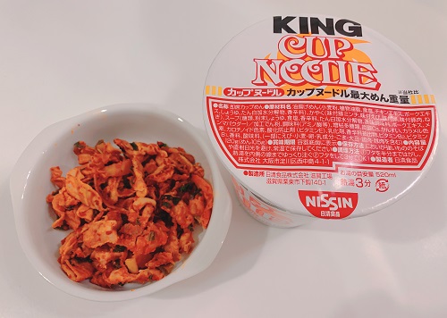 日清カップヌードルと豚キムチ