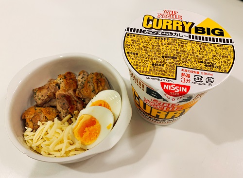 日清カップヌードルカレー味とバターチキン