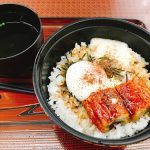 「浜名湖SA」やらまいか亭の「うなトロ月見丼」と浜ちゃんの「浜松餃子」