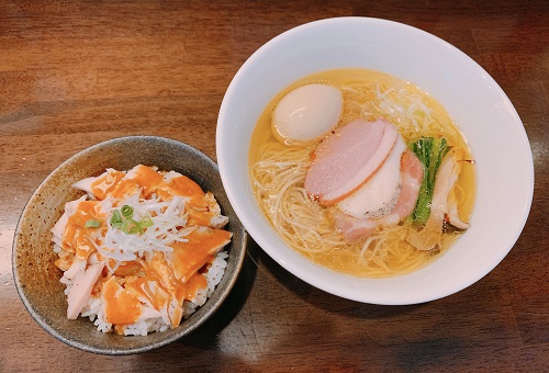 麺屋龍壽の特性芳醇中華そば(塩)と鶏チャーシュー丼