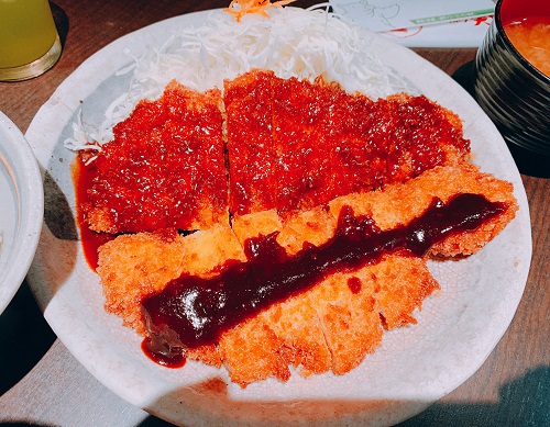 矢場とんのわらじとんかつ
