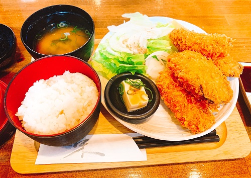 広島かき酒場 MOMIJIの大粒カキフライ定食