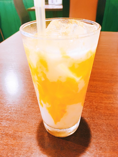 サムンドラマハルのマンゴーラッシー