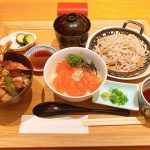 京ぜん羽田空港店の贅沢なハーフ&ハーフ丼とミニ蕎麦のセット♬