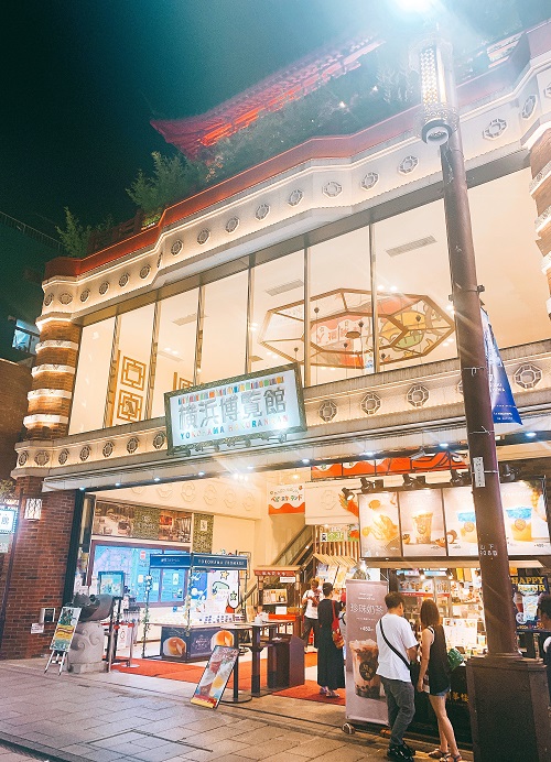 横浜博覧館の外観(夜)