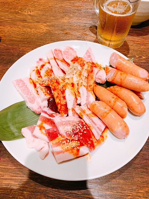 神戸 大長今の豚トントロ あらびきソーセージ 豚カルビ