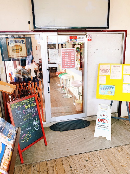 GRANNY'S CAFEの店舗前