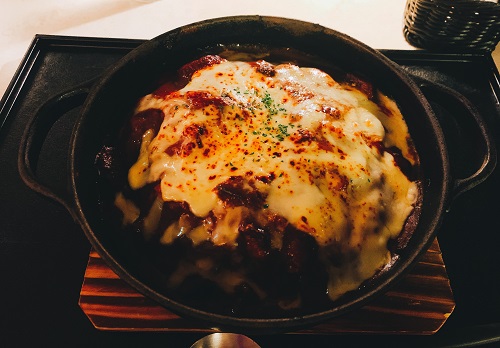 LDH kichen THE TOKYO HANEDAの鍋焼きハンバーグカレー