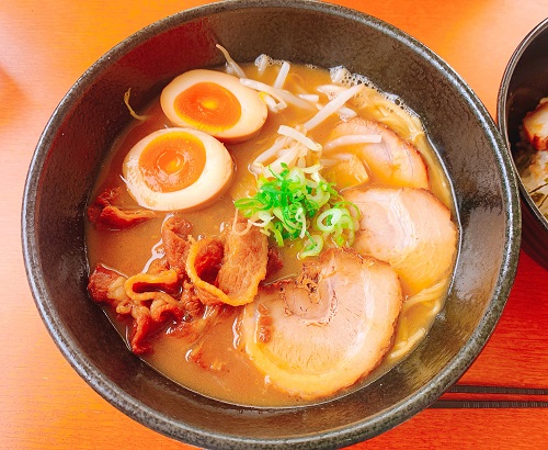 中華そばうえたいの煮たまご入りにく肉