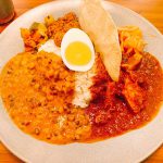 伝説の名店☆新宿SPICECURRY FISHさんの3種コンボ!チキンカレー&キーマ&MIX豆♬