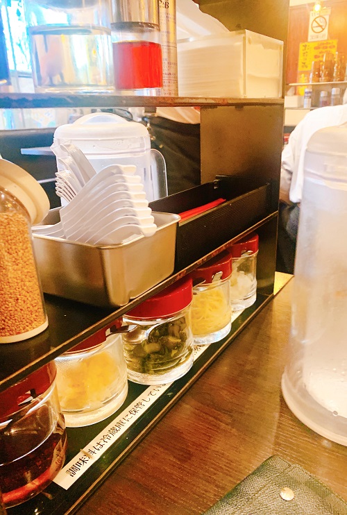 横浜家系ラーメン 市ヶ家の店内