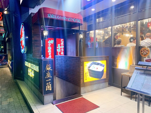 銀座一蘭の店舗前