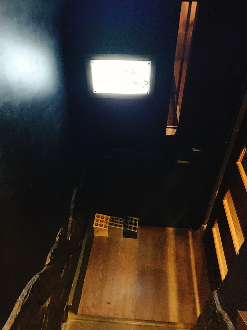 CHICKEN CONCEPT DINING 炙やの入口