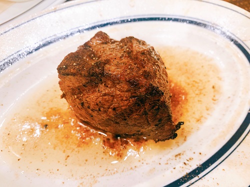 Gottie’s BEEF キュービックプラザ新横浜のイチボカット前