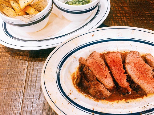 Gottie’s BEEF キュービックプラザ新横浜のジャーマンポテトフライとクリーミースピナッチとイチボ