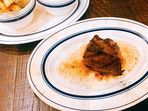 Gottie’s BEEF キュービックプラザ新横浜のジャーマンポテトフライとクリーミースピナッチとイチボカット前