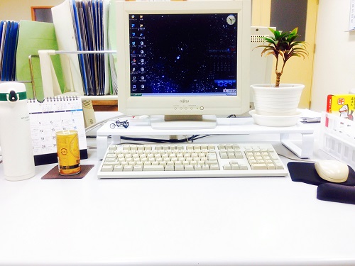 TFの品質管理室初期のデスクトップ前