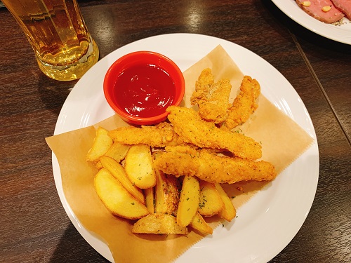 アーバンホテル南草津 Lavenderのフライドチキンとポテト