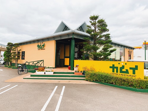 カムイの店舗前