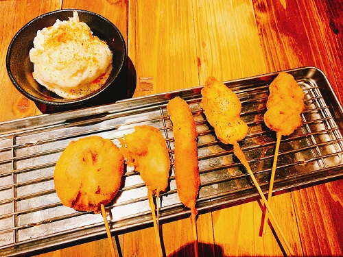 串カツ えべっさん 泉佐野駅前店の串揚げ色々とポテトサラダ