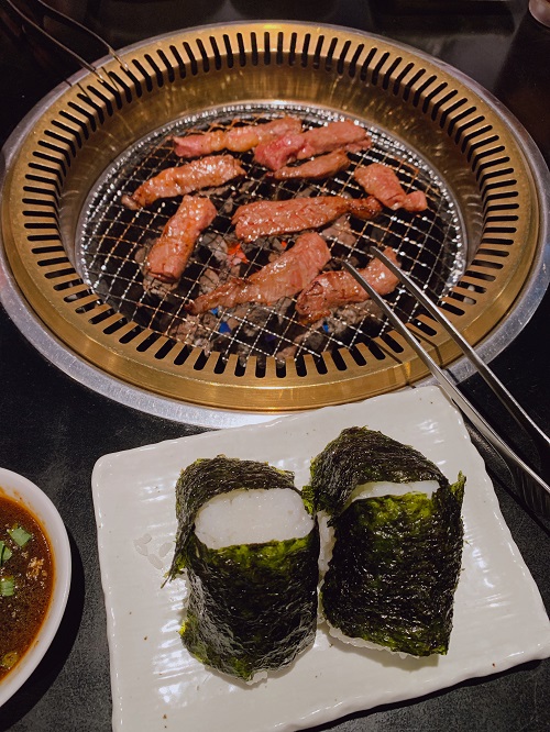 炙家bisのハラミと韓国のり おにぎり