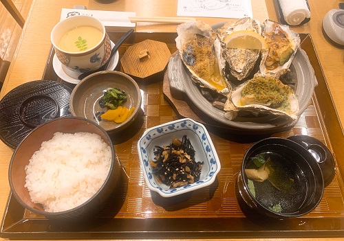 酔心ekie広島店の焼き牡蠣4種味くらべ定食