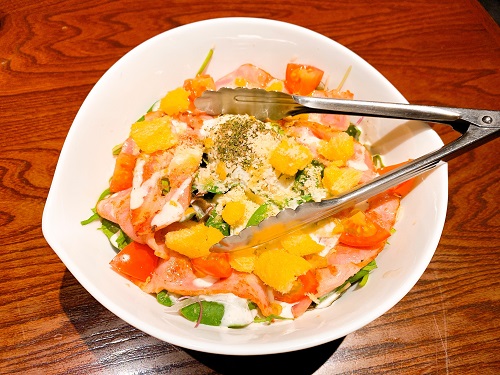 じゅわっちのたっぷりベーコンのシーザーサラダ