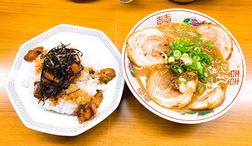 ラーメン東大 応神店のチャーシュー麺とチャーシュー丼