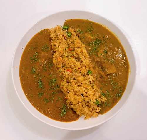 レモスコ牡蠣カレーと新宿中村屋のインドカリーのガーリックピラフ 2種盛り