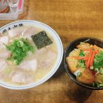 ほどよい脂身の豚肉が麺を覆いつくす!中華そば岡本さんの「中華そば肉入」と「豚どん」