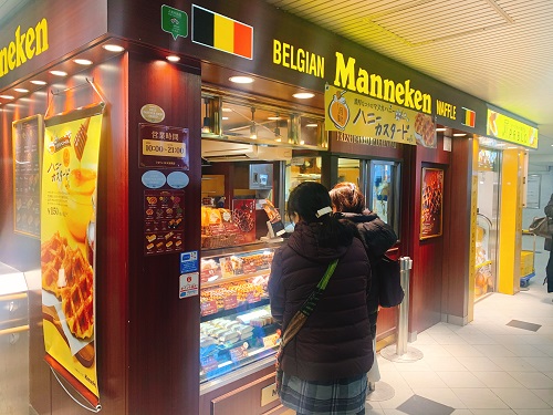 JR大阪のManneken WAFFLE