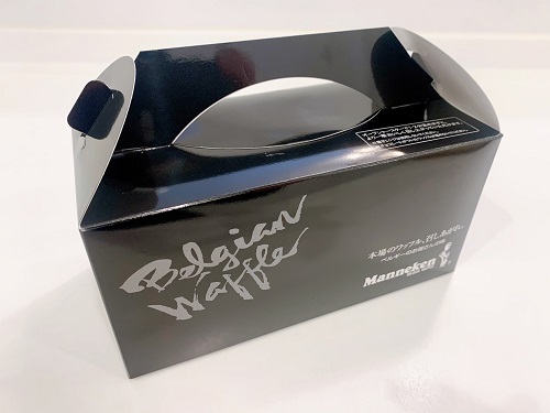 JR大阪のマネケンの外装