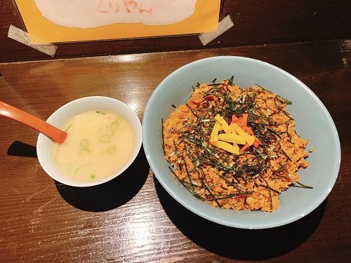 くりやんの豚キムチ丼とスープ