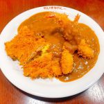 サックサクのカツとスパイスが効いたルーが印象的☆だいきちのチキンカツカレーと海老フライ!