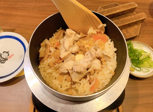 やきとりの扇屋のとり五目釜めし